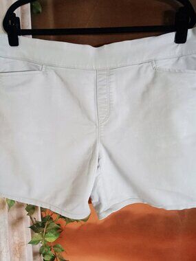 EUC Intro. Sz 14 Off-White/Cream 'Love the Fit' Stretch Pull-On Shorts